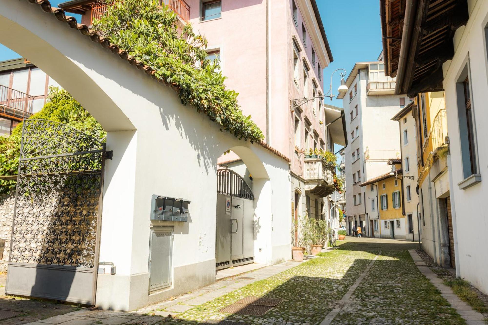 In Pieno Centro Storico Con Parcheggio Gratuito Incluso. Apartman Udine Kültér fotó